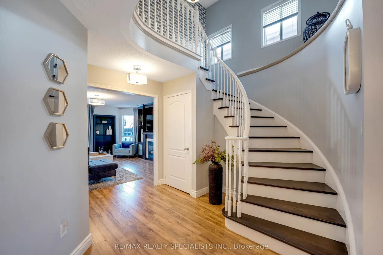 7 Banington Crescent — photo 2