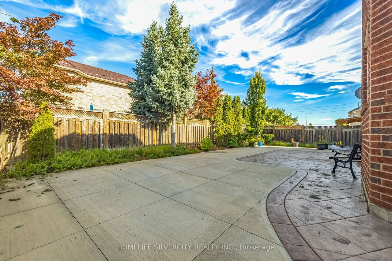 25 Van Hoof Crescent — photo 49