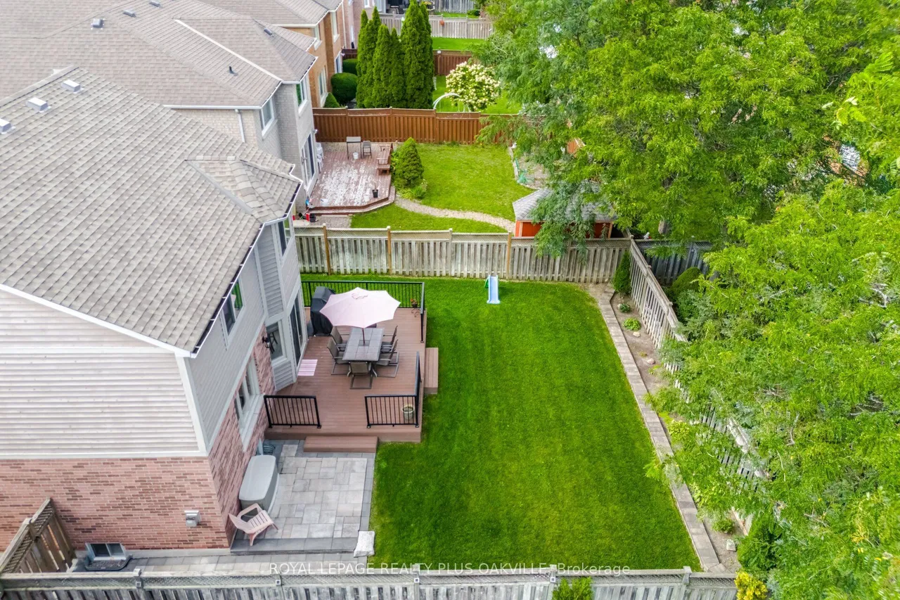 5431 Quartermain Crescent — photo 49