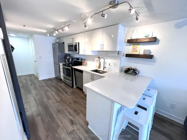11 Superior Avenue — photo 2