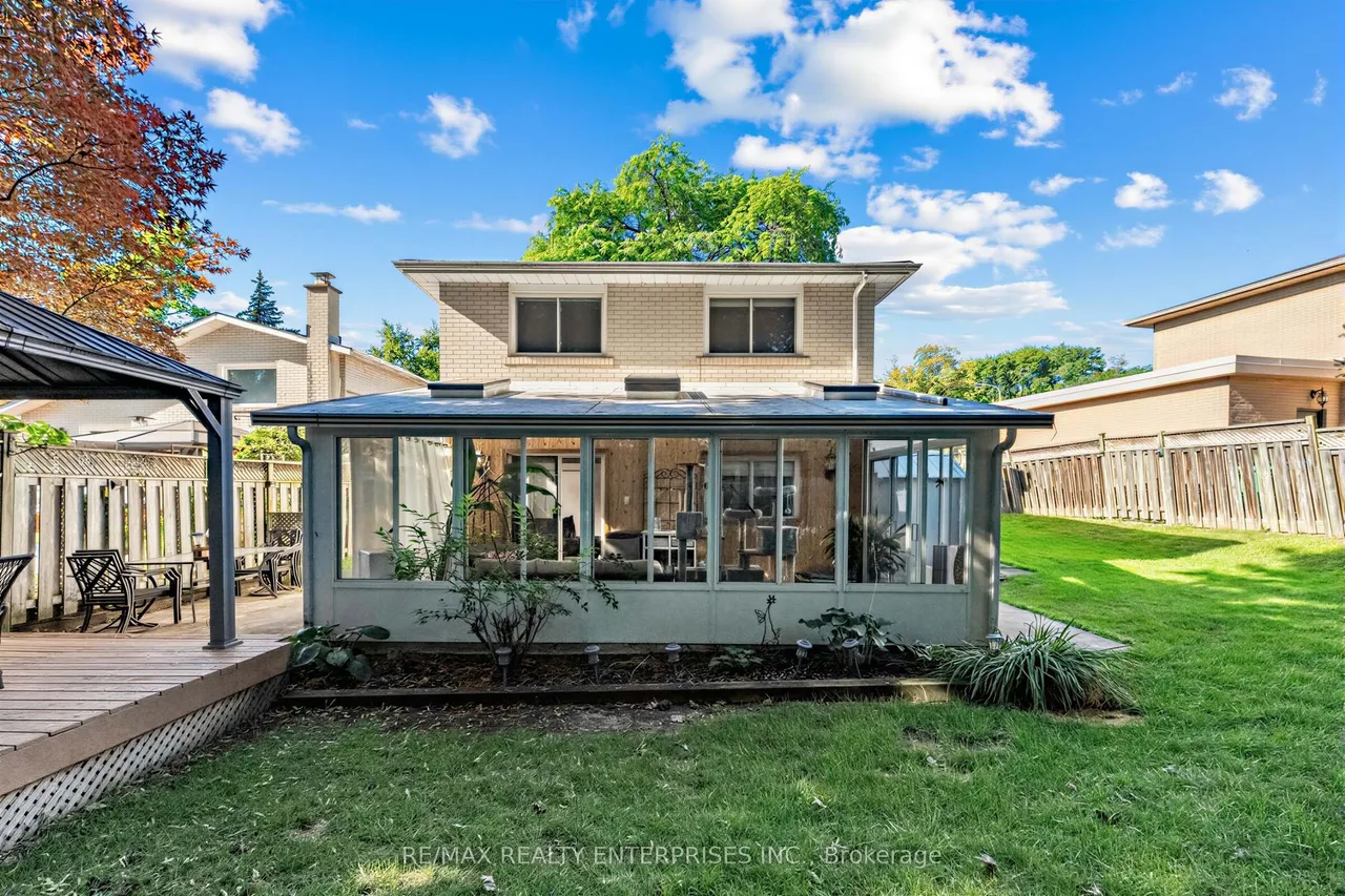 1535 Thetford Court — photo 41