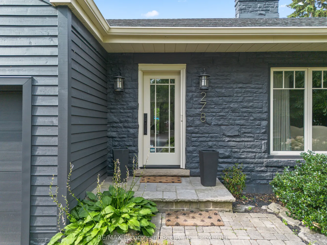 278 Carolyn Drive — photo 3