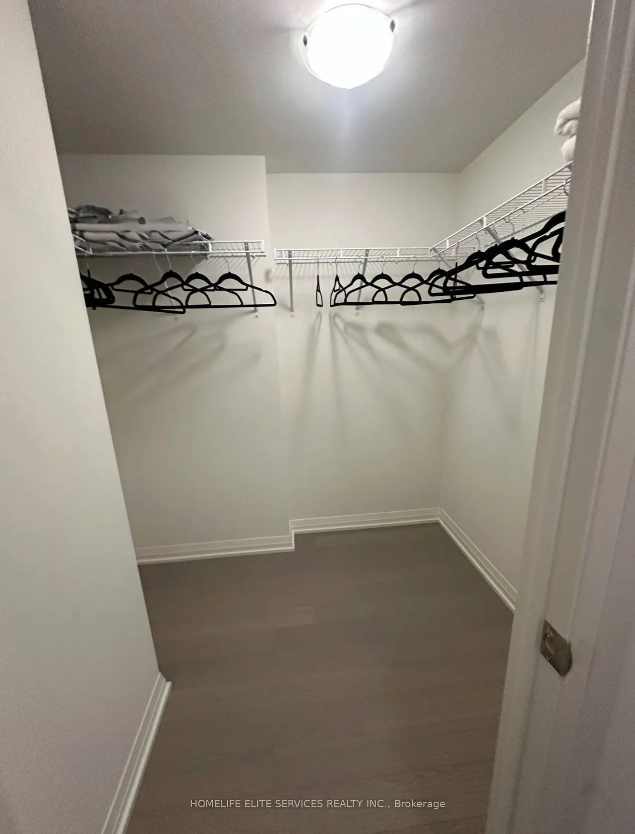 1415 Dundas Street E — photo 3