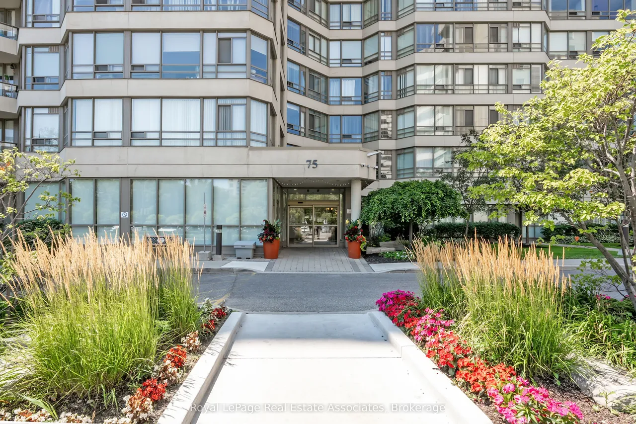 75 King Street E — photo 3