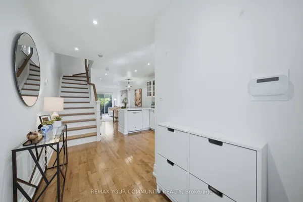 180 Manitoba Street — photo 2