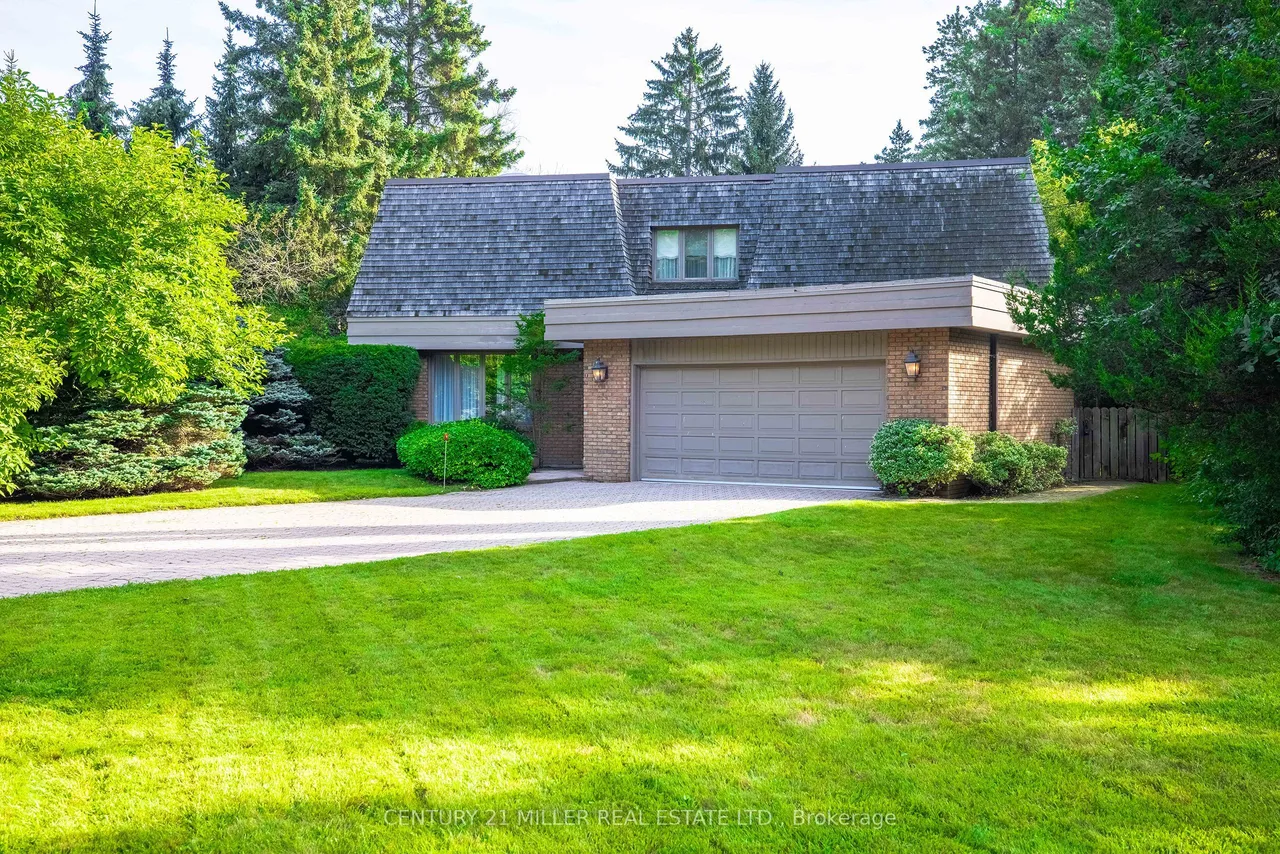 16 Colonial Crescent — photo 2