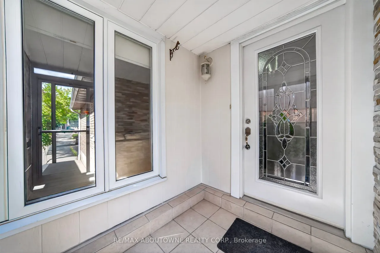 668 Greycedar Crescent — photo 3