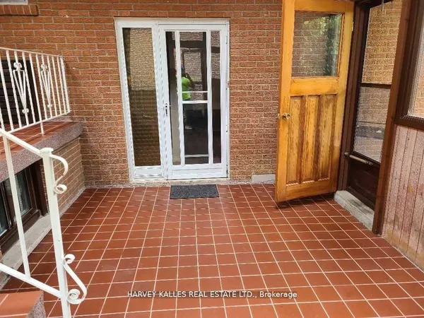 2379 Hensall Street — photo 2