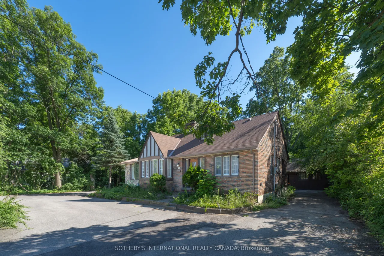 1462 Hurontario Street — photo 3