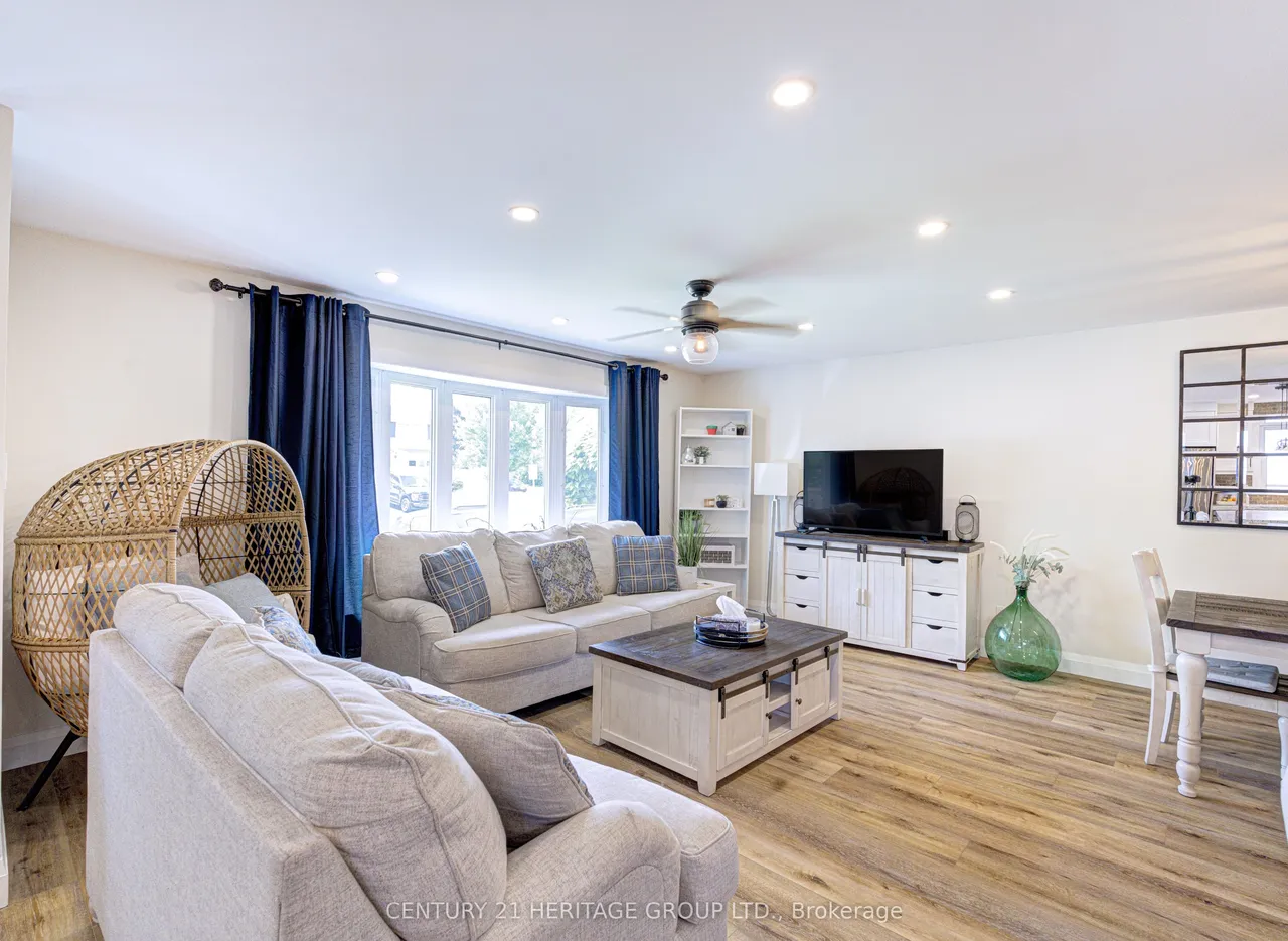 2379 Duncaster Drive — photo 3