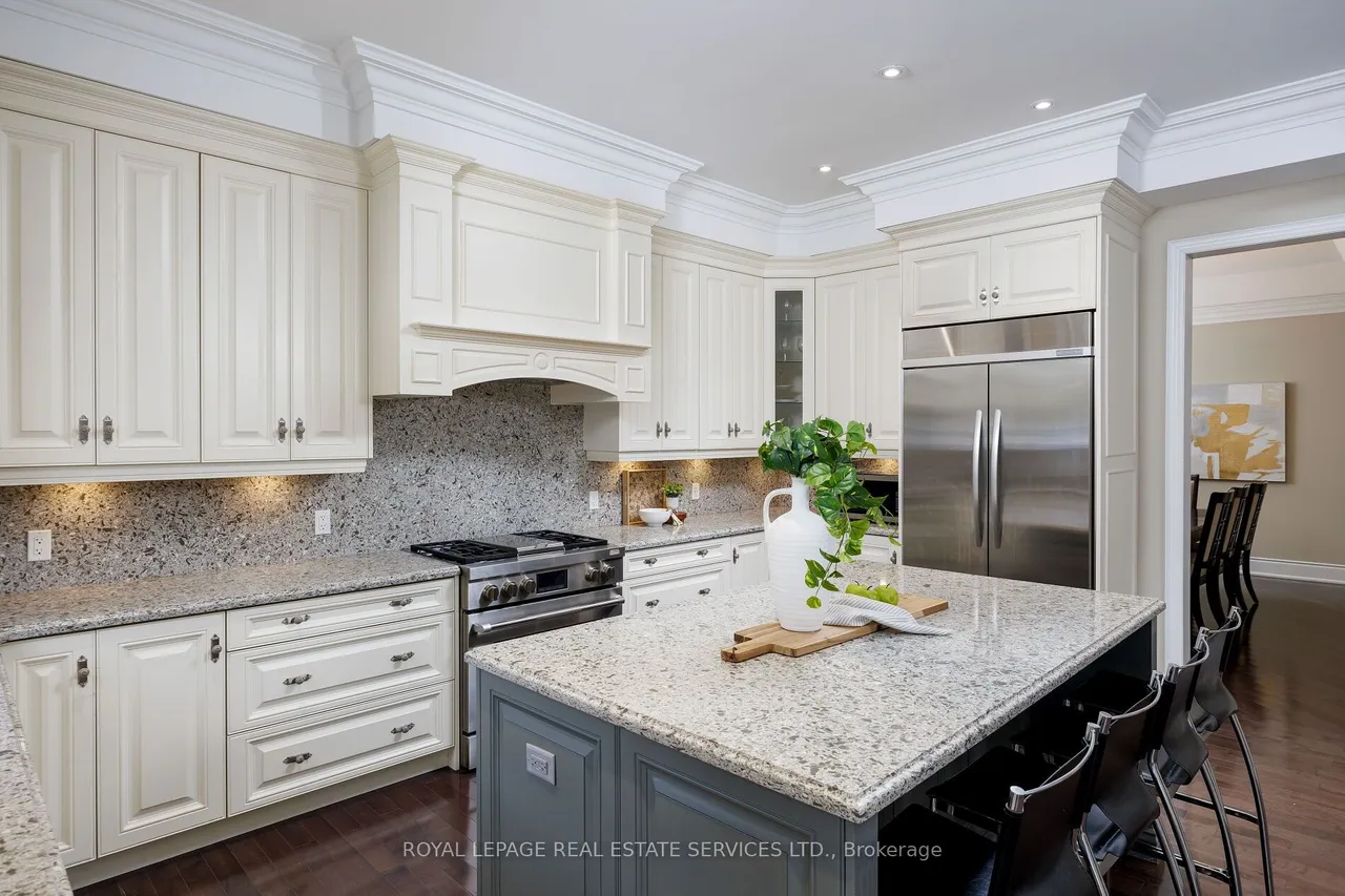 125 Paliser Court — photo 3