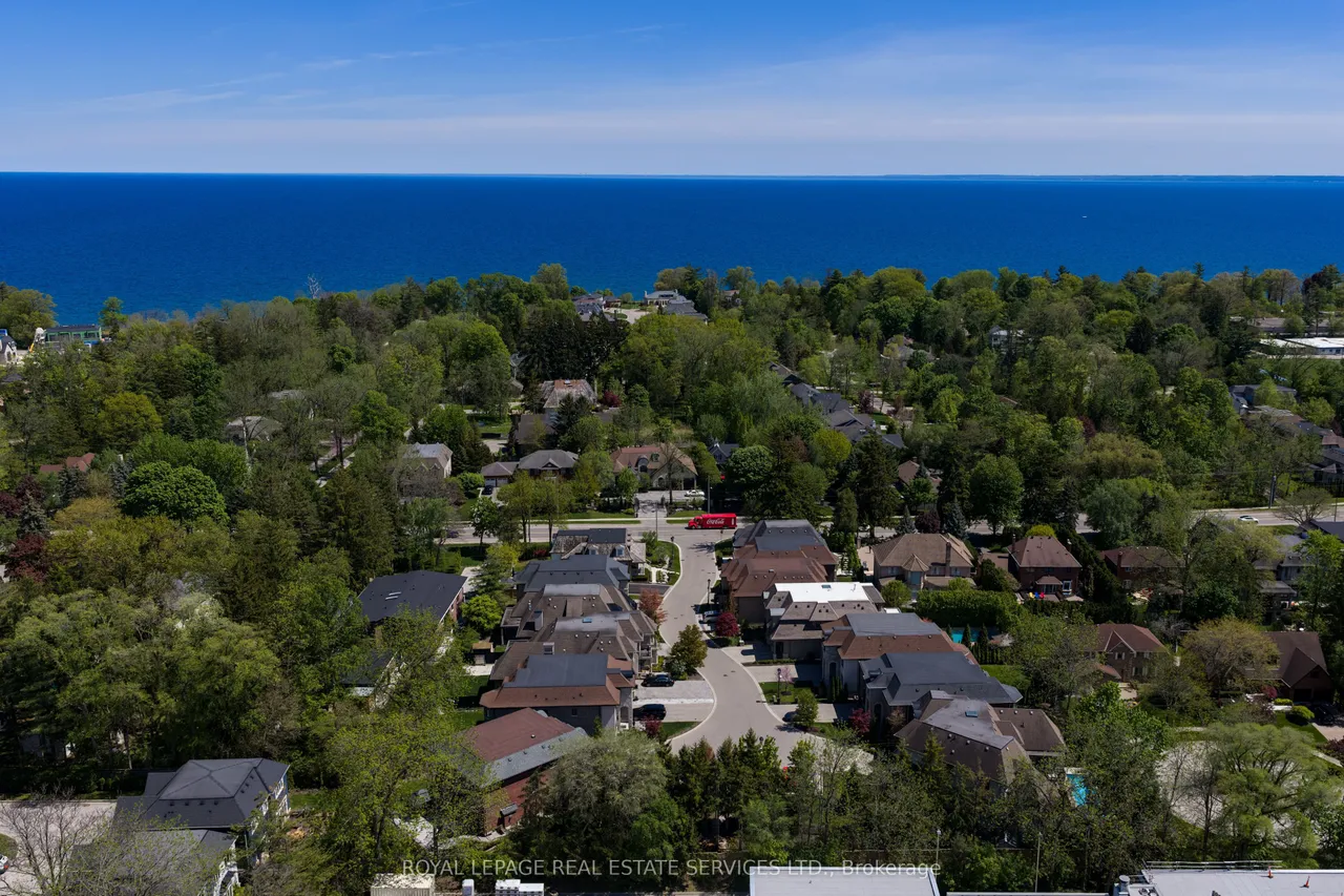 125 Paliser Court — photo 43