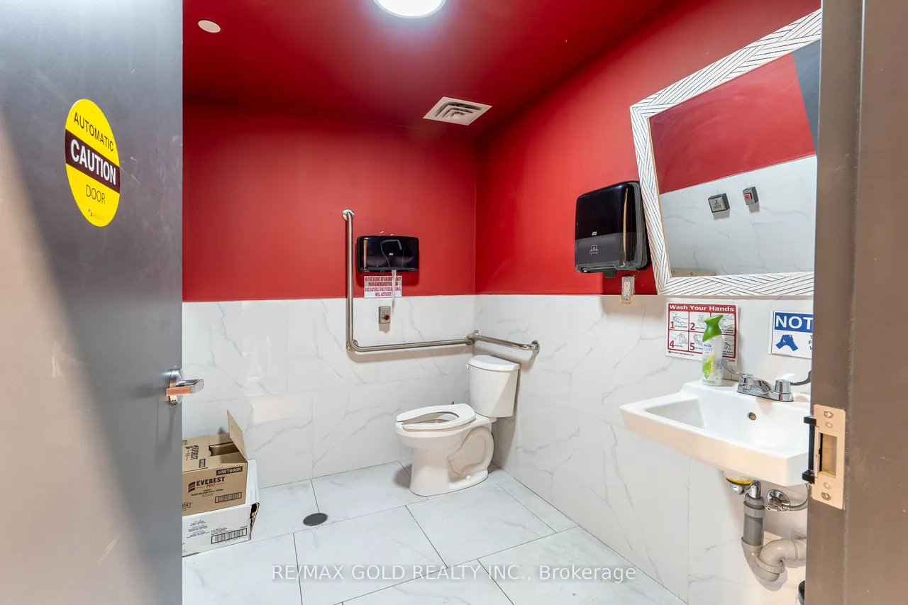 6181 Mayfeild Road — photo 12