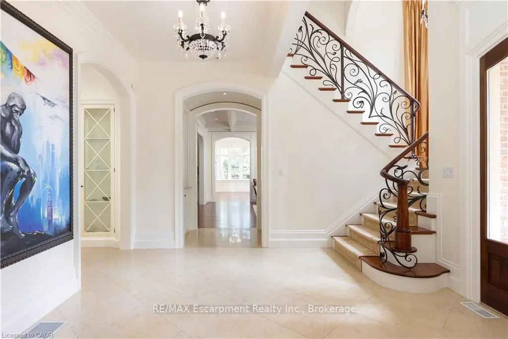 1081 Argyle Drive — photo 3