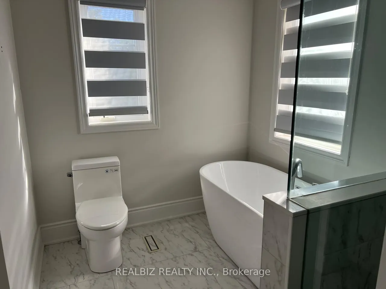 2 Bramoak Crescent — photo 22