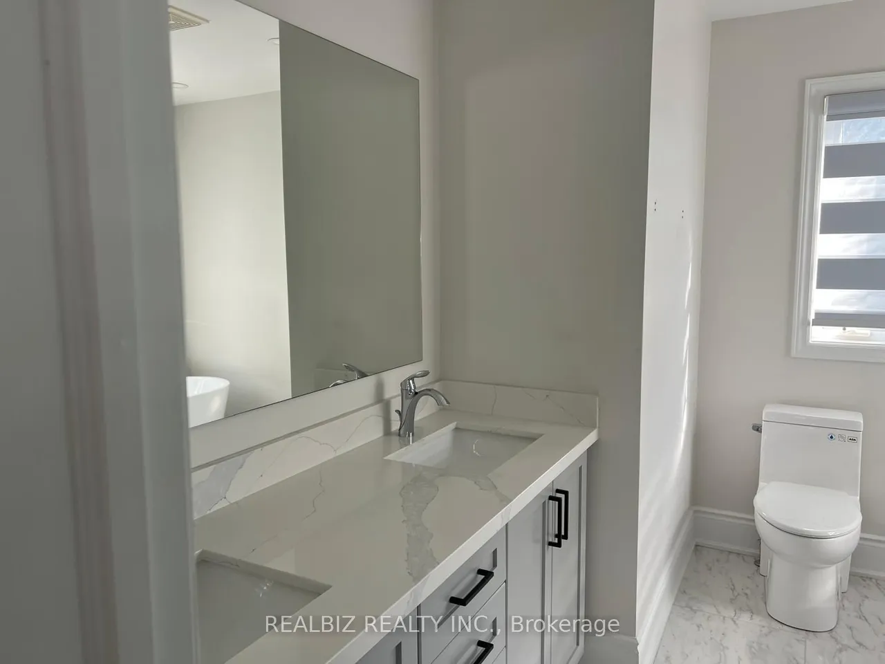 2 Bramoak Crescent — photo 23