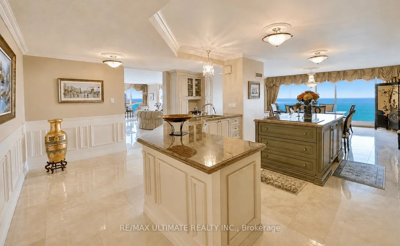 2045 Lake Shore Boulevard W — photo 3