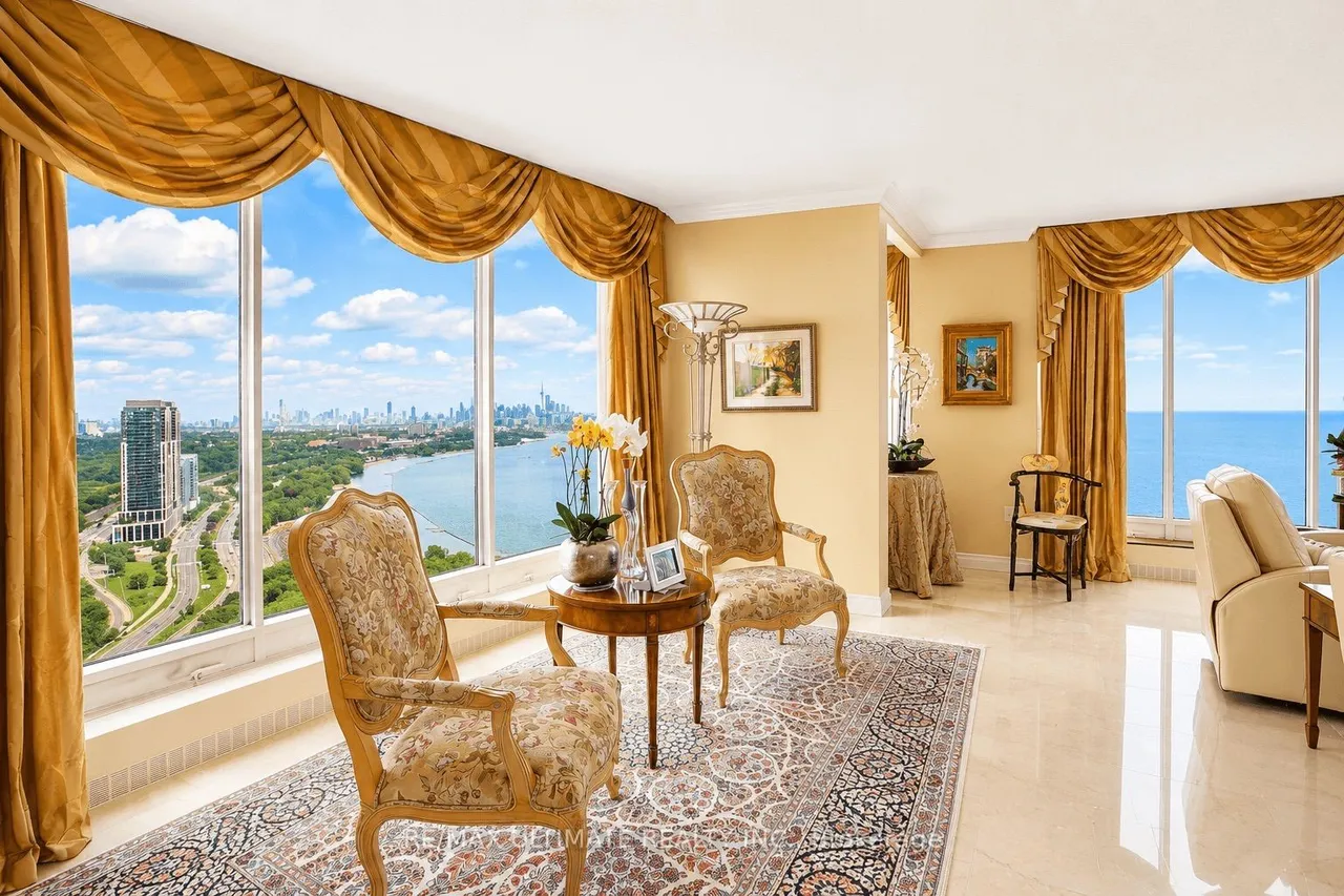 2045 Lake Shore Boulevard W