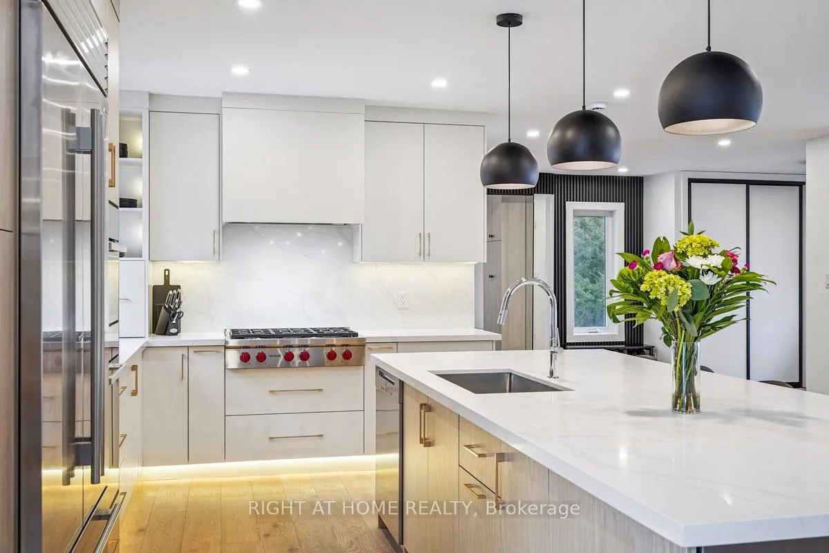 2090 Stonehouse Crescent — photo 3