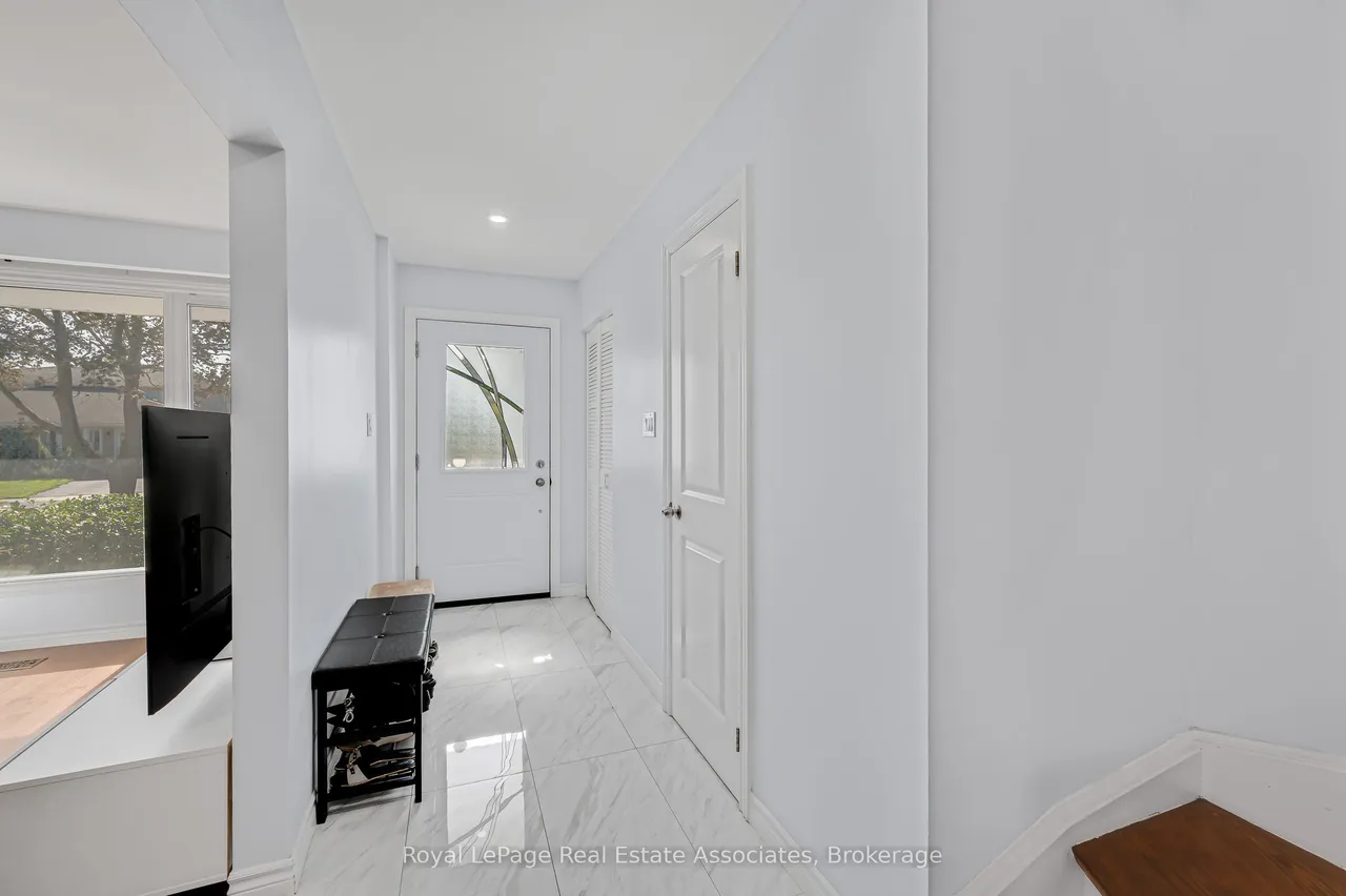 2782 Hollington Crescent — photo 3