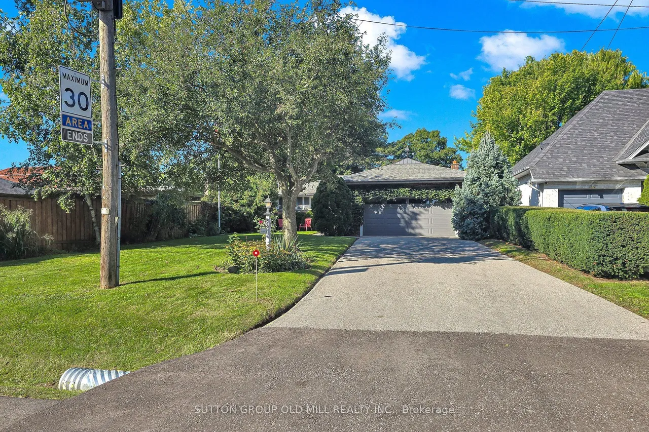 4 Ravenscrest Drive — photo 2