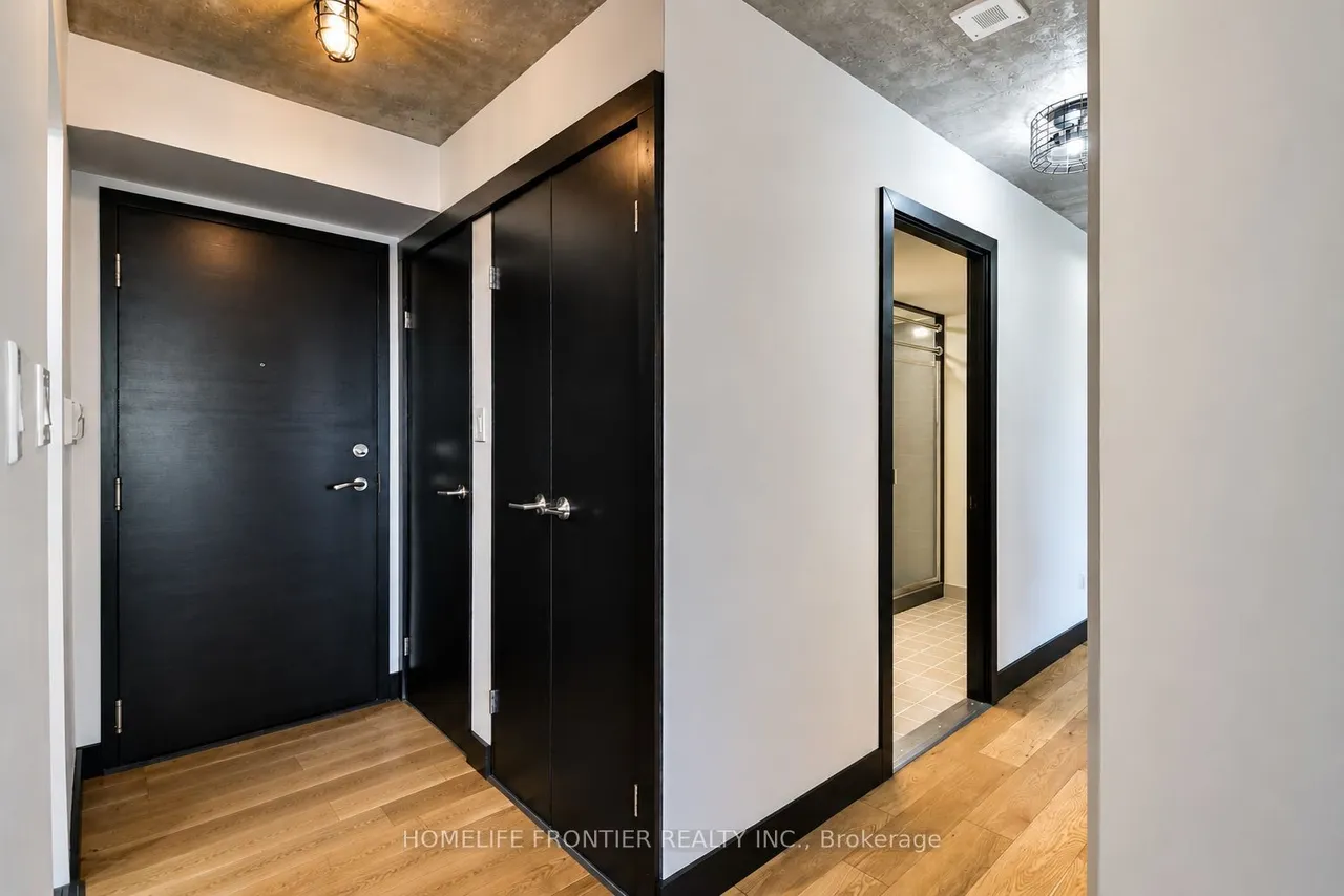 2261 Lakeshore Boulevard W — photo 12