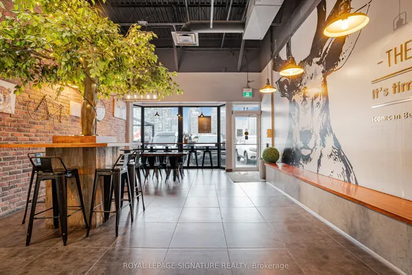 325 Central Parkway W