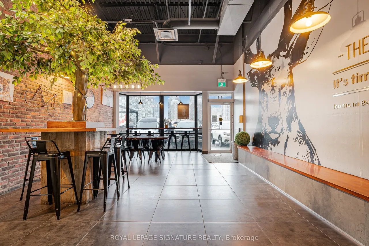 325 Central Parkway W