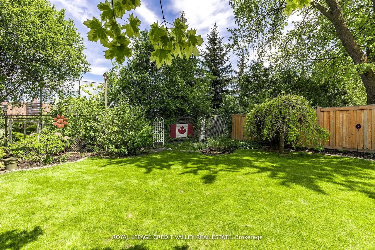 24 Ladore Drive — photo 40