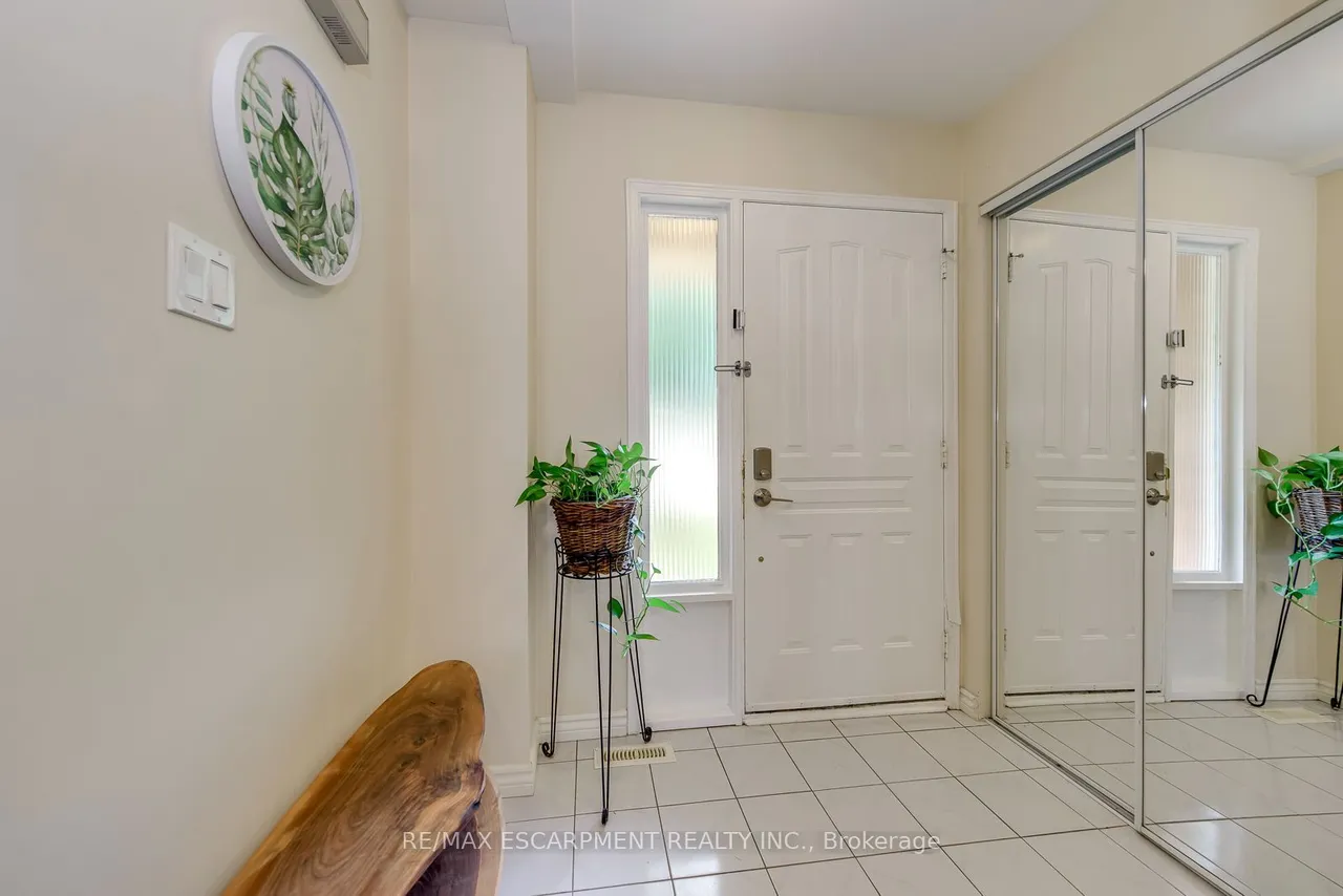 2549 Addingham Crescent — photo 3