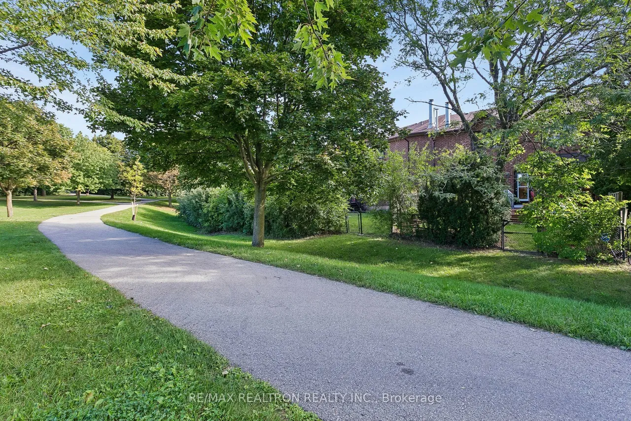 2537 Addingham Crescent — photo 38