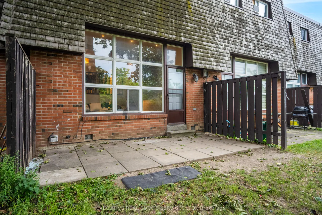 68 Briar Path N — photo 18