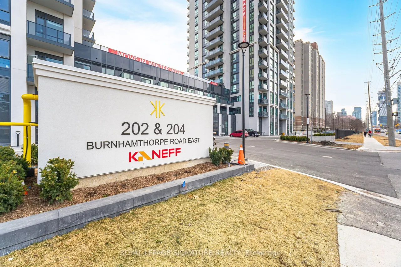 204 Burnhamthorpe Road E — photo 2