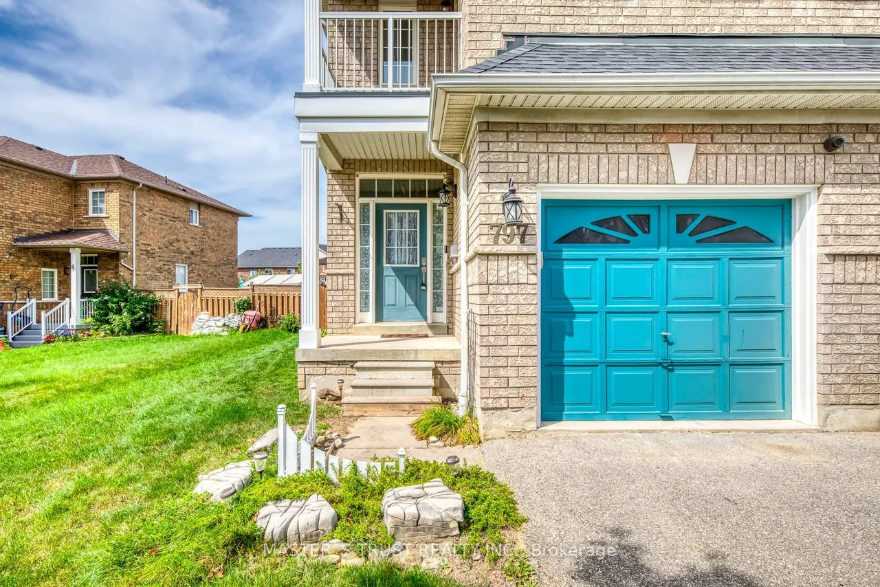 797 Khan Crescent — photo 3