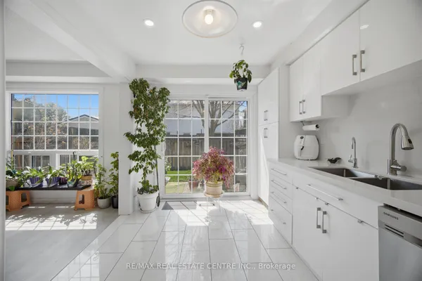3 Hartnell Square