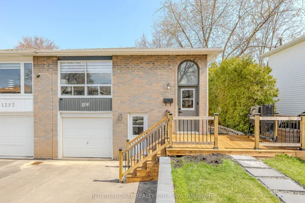 1291 Consort Crescent