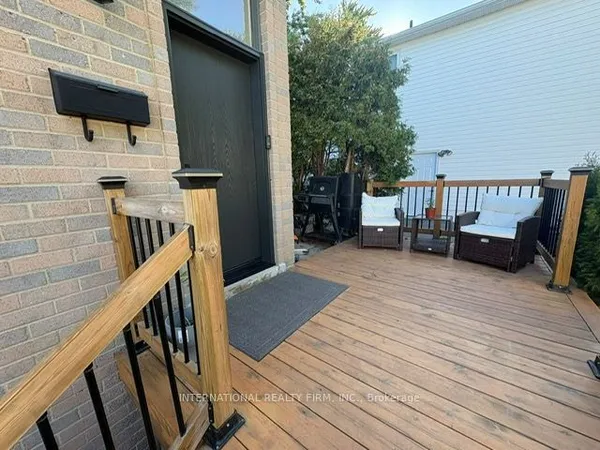 1291 Consort Crescent — photo 2