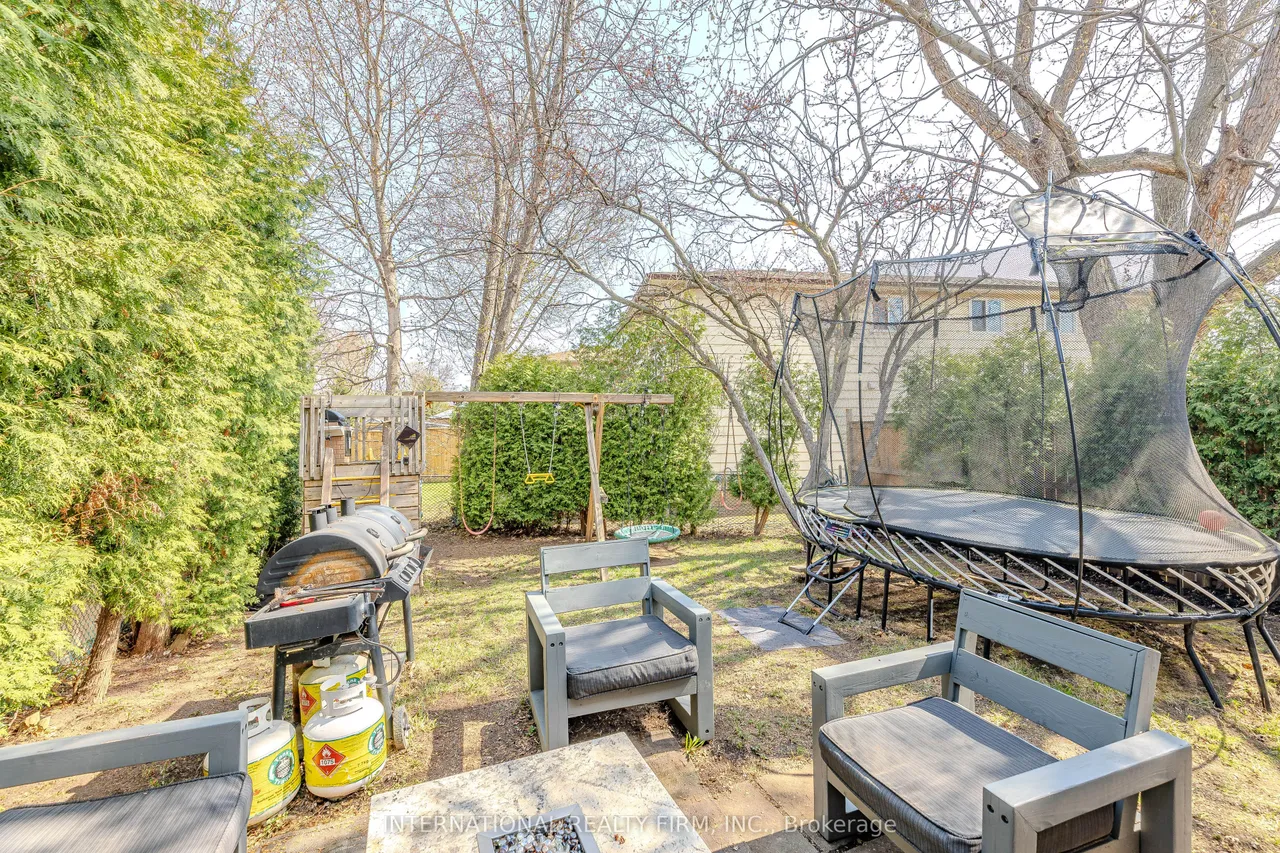 1291 Consort Crescent — photo 47