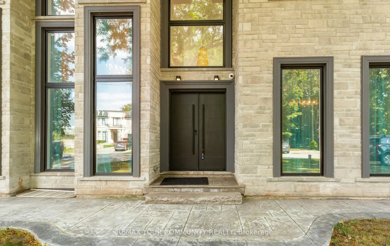 606 Stephens Crescent — photo 3