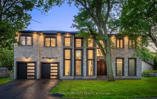 606 Stephens Crescent