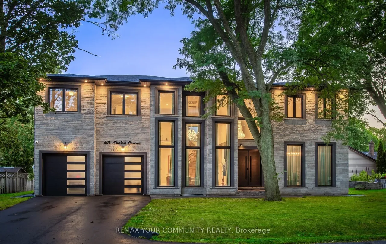 606 Stephens Crescent