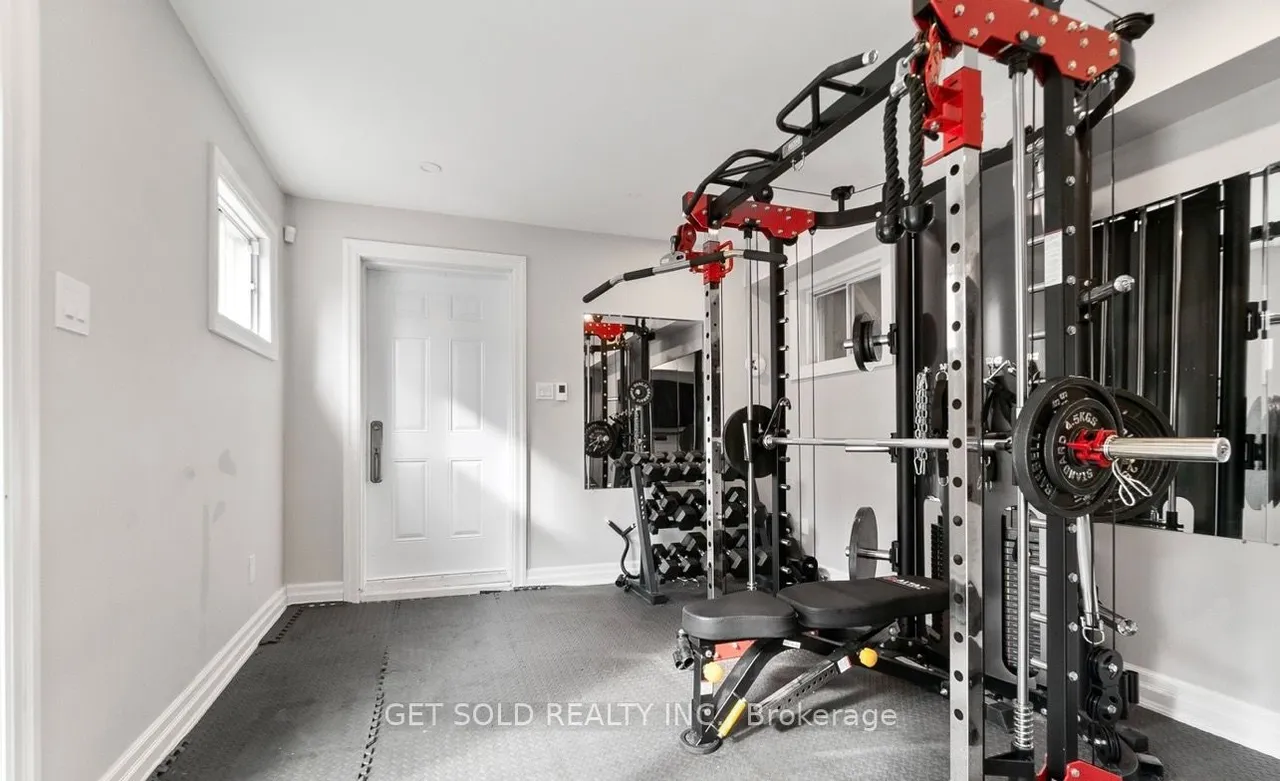 2552 Jarvis Street — photo 25