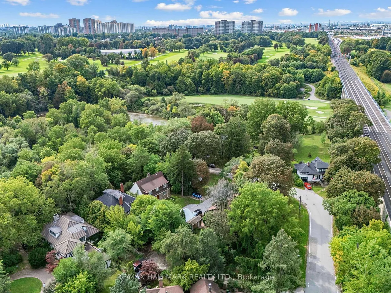 7 Humberview Crescent — photo 3