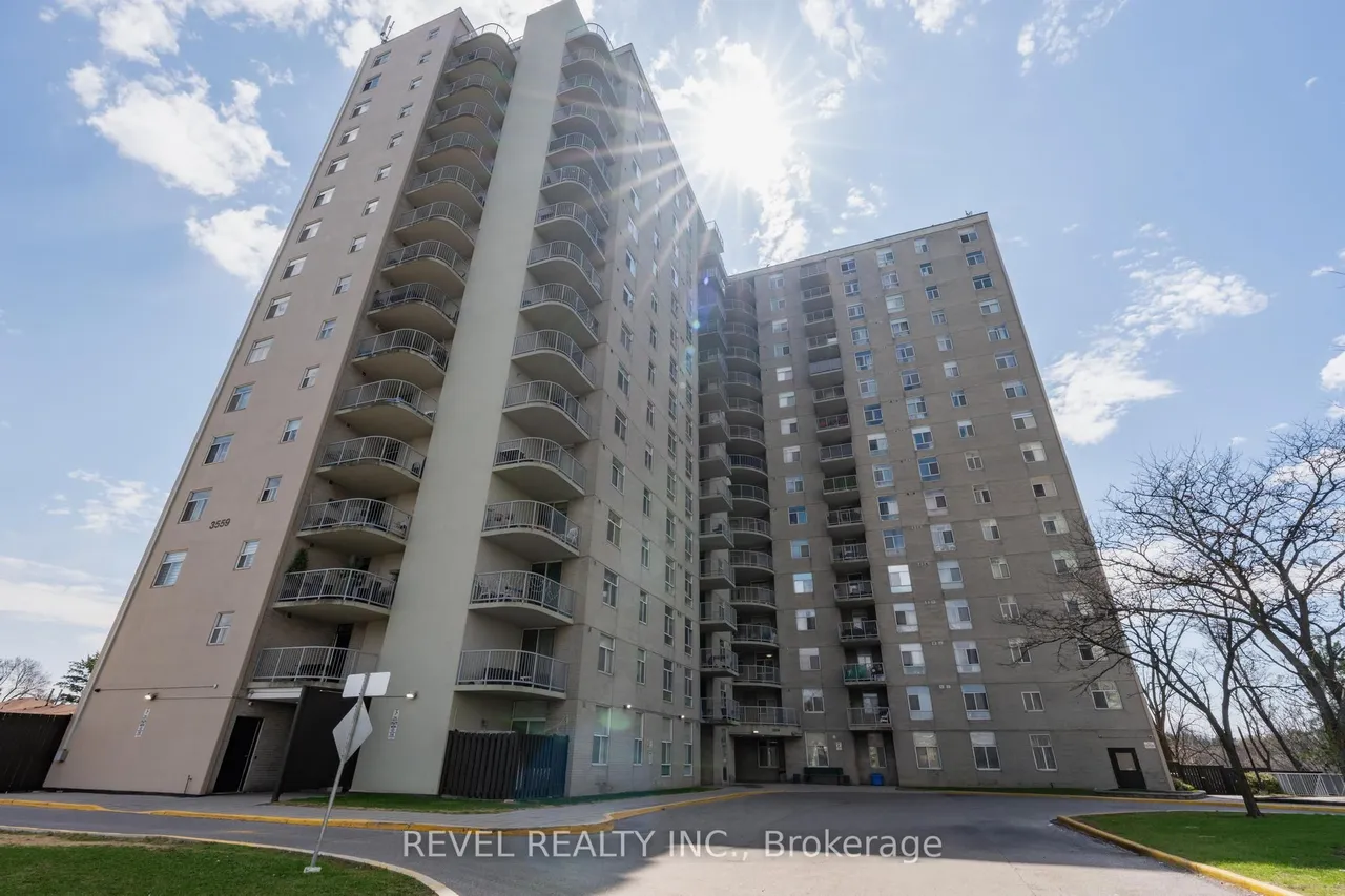 3559 Eglinton Avenue W — photo 35