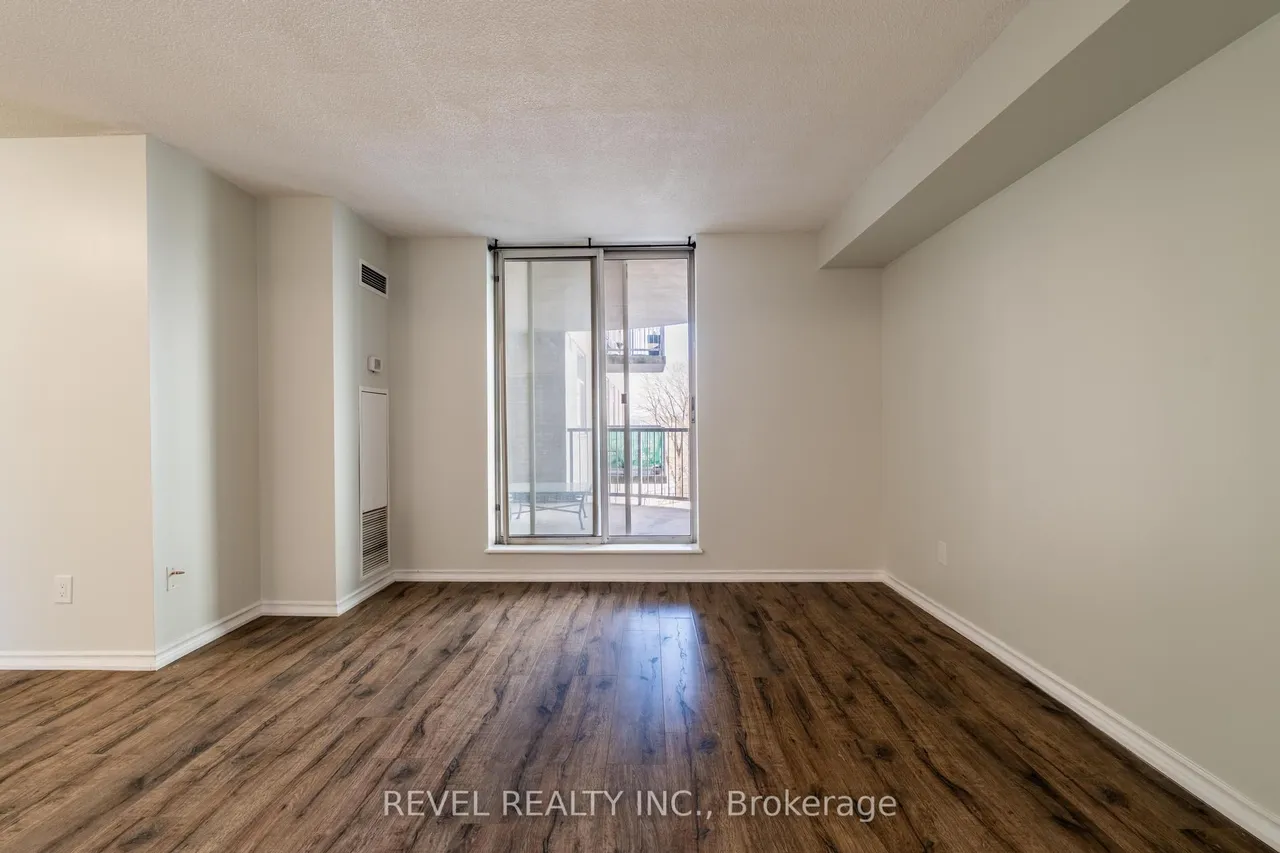 3559 Eglinton Avenue W — photo 2