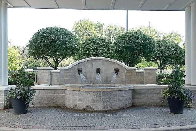 1 Aberfoyle Crescent — photo 3