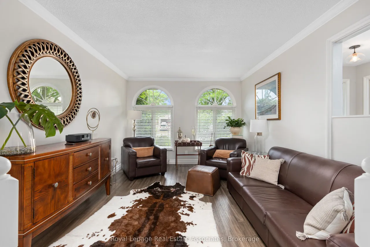 537 MATHEWMAN Crescent — photo 3