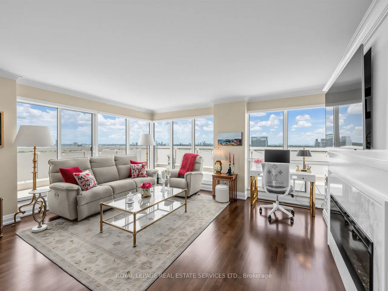 2269 Lake Shore Boulevard W — photo 3