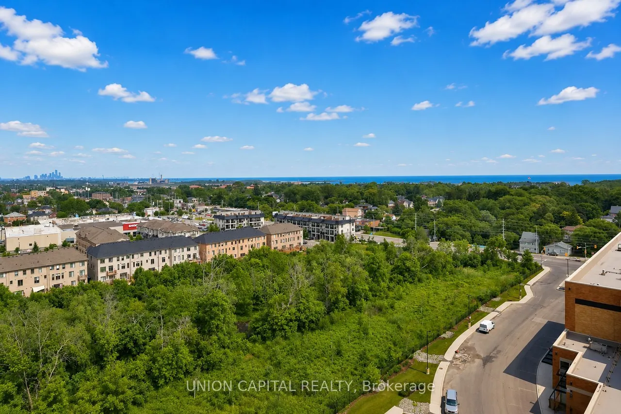 1063 Douglas McCurdy Common — photo 14