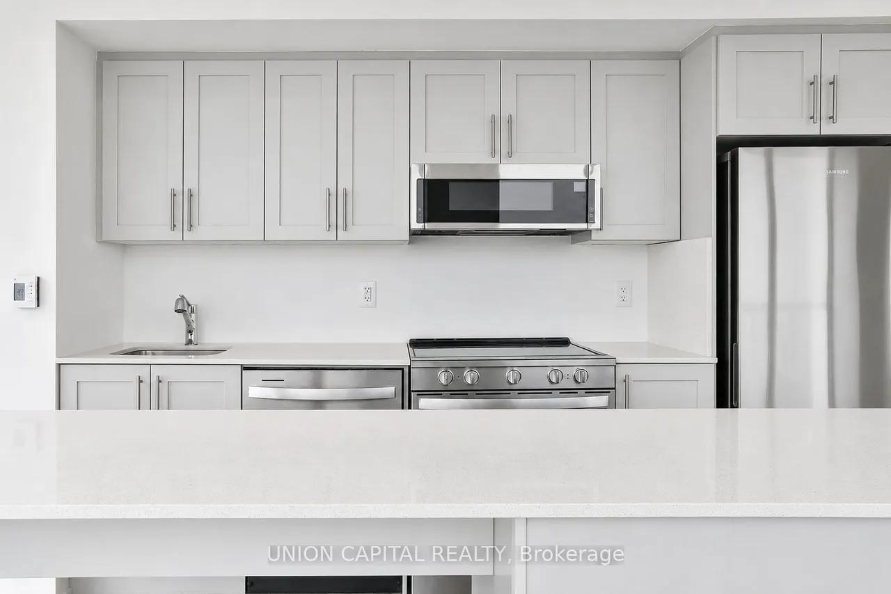 1063 Douglas McCurdy Common — photo 2